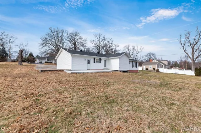 $375,000 | 108 Maple Lane, Ballwin, MO 63011