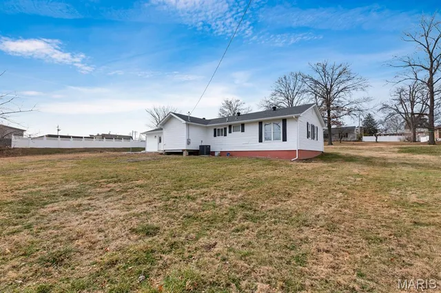 $375,000 | 108 Maple Lane, Ballwin, MO 63011
