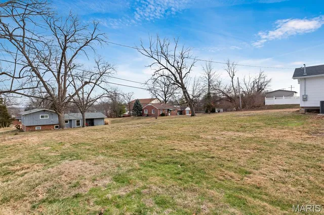 $375,000 | 108 Maple Lane, Ballwin, MO 63011