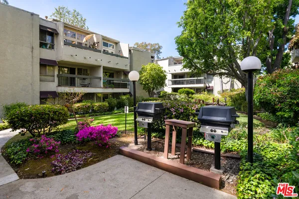 $695,000 | 4900 Overland Avenue, Unit 312, Culver City, CA 90230