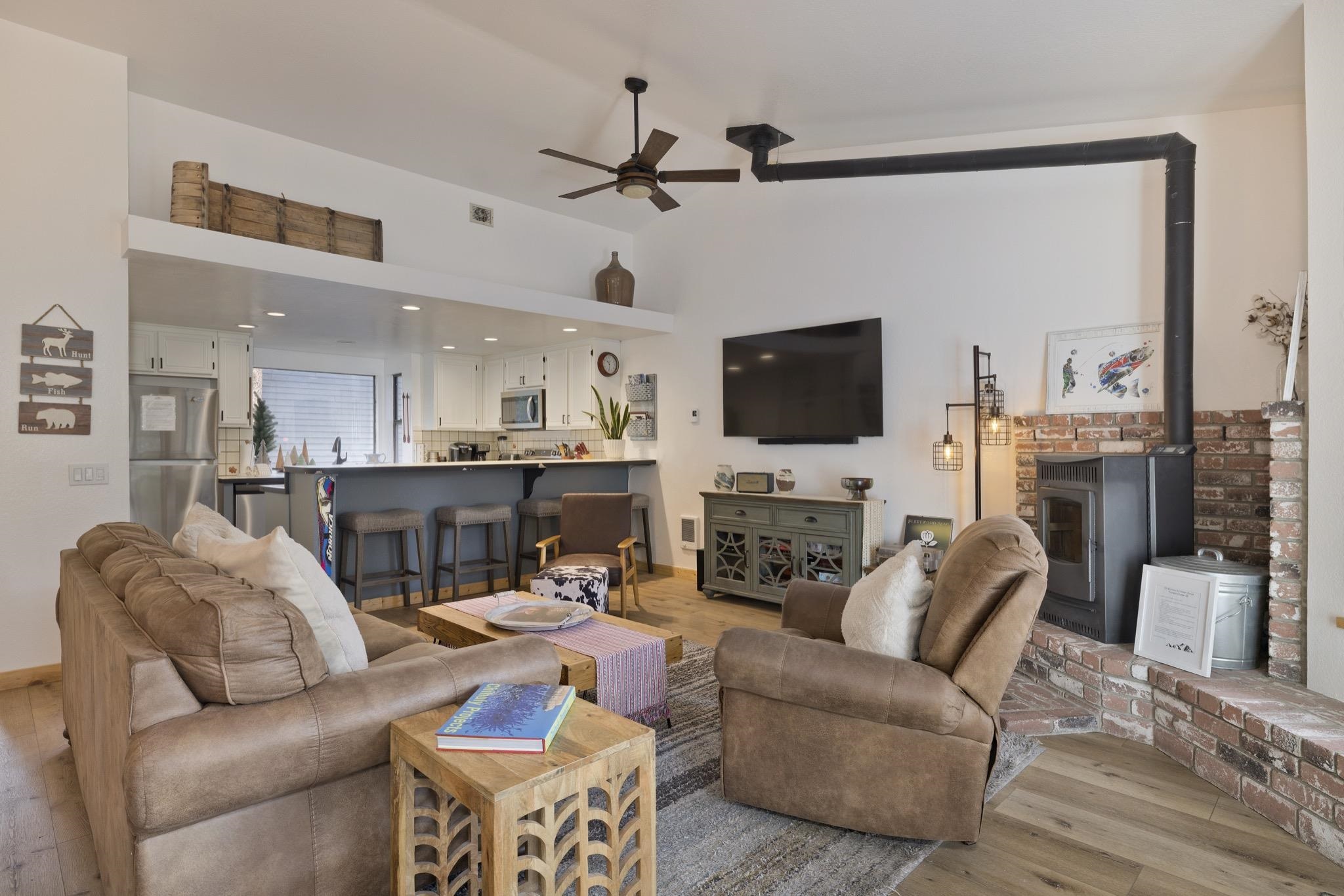 384 Joaquin Road, Unit 29 Mammoth Lakes, CA 93546 - Photo 2 of 32 Gallery Image 2