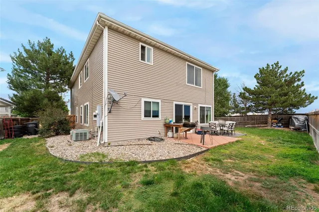 a view of a house with a backyard