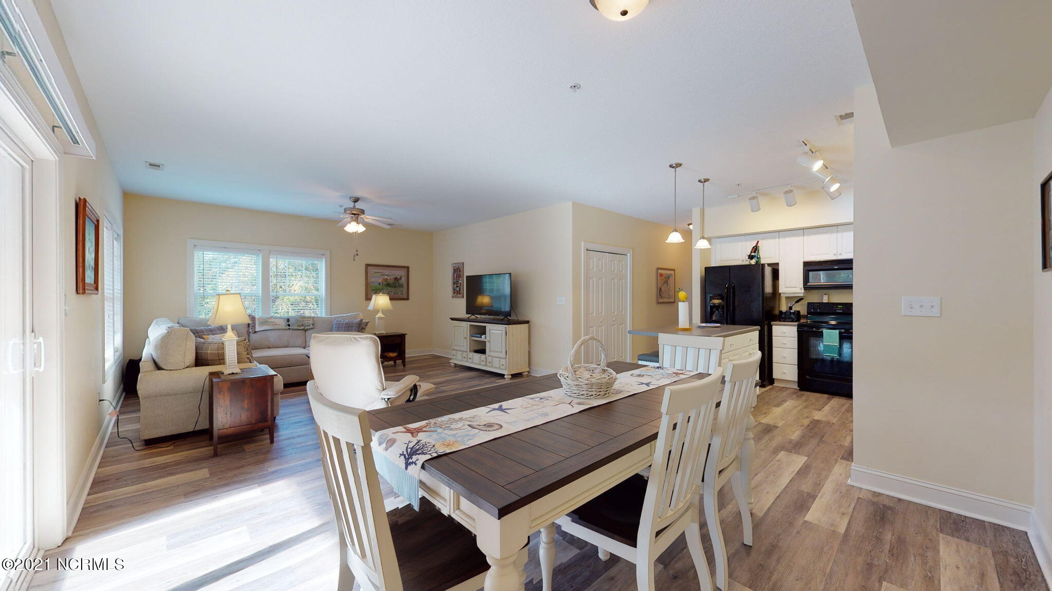 100 Lighthouse Lane, Unit B2 Cedar Point, NC 28584 - Photo 11 of 32 53572b9e-6b72-4d05-9d3b-efaa05fd2376