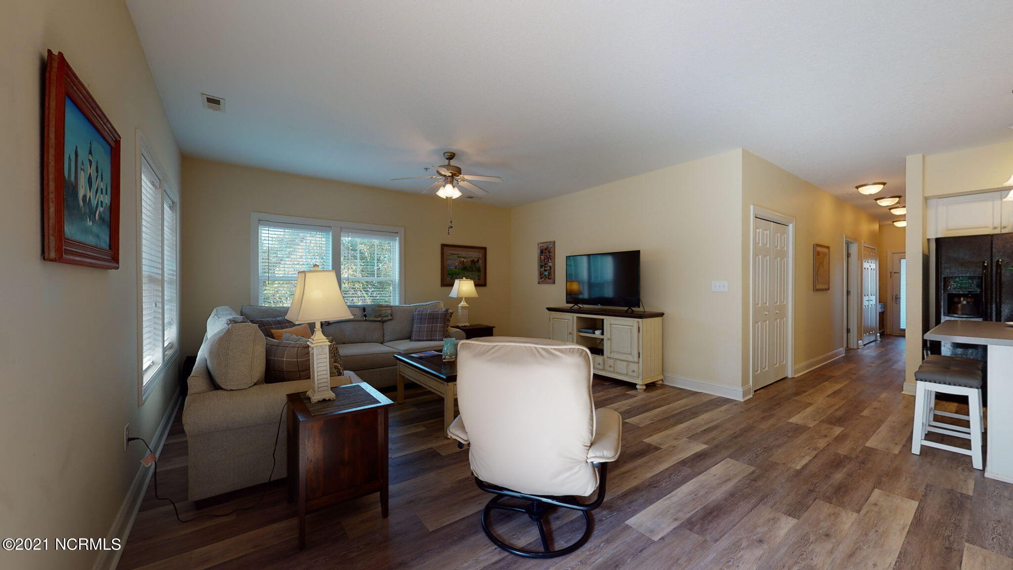 100 Lighthouse Lane, Unit B2 Cedar Point, NC 28584 - Photo 4 of 32 eee740e6-3a3a-4c2e-b830-bb2a798ab14f