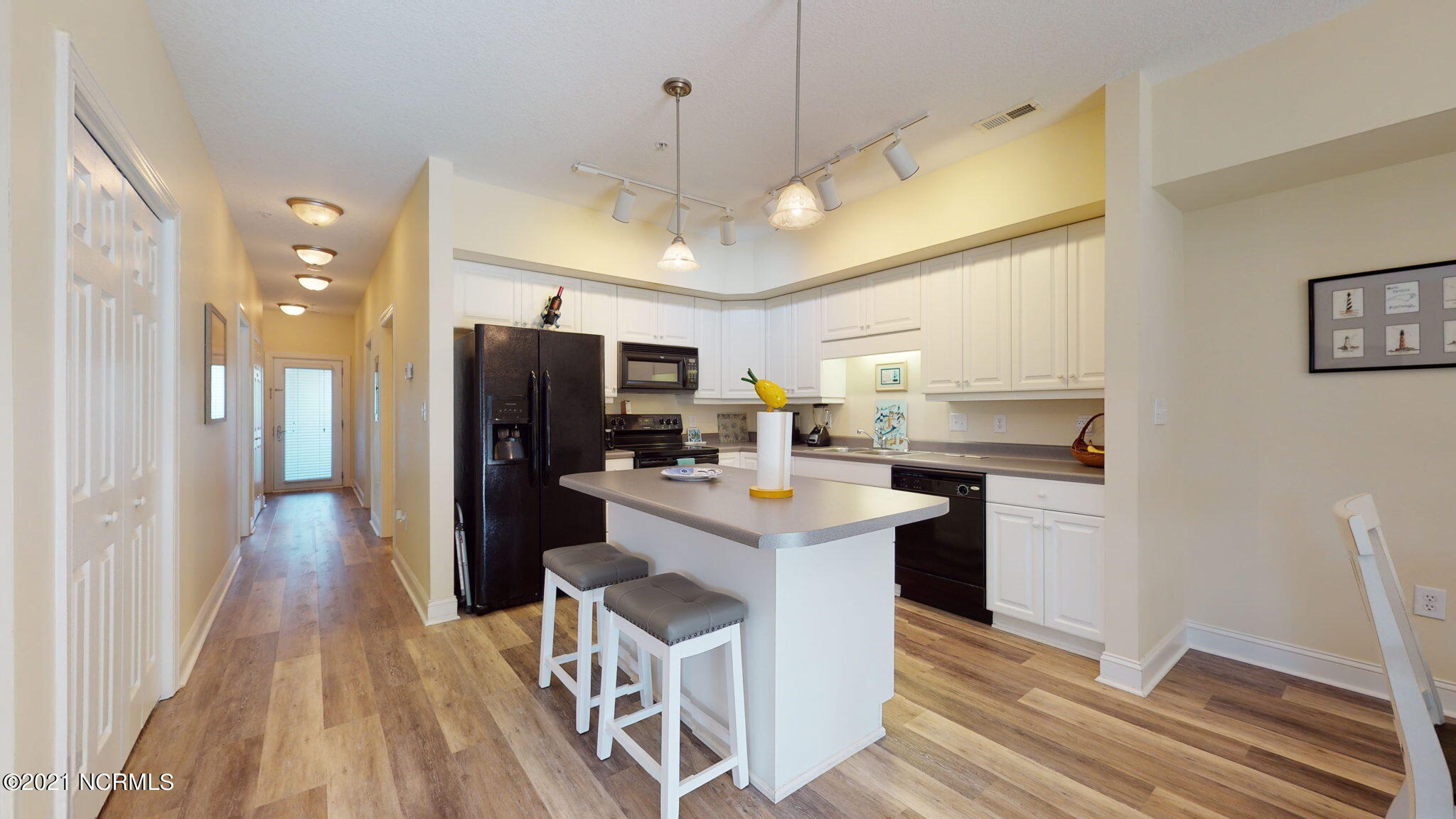 100 Lighthouse Lane, Unit B2 Cedar Point, NC 28584 - Photo 5 of 32 c84879c7-7f62-4657-900b-81b9264efe93