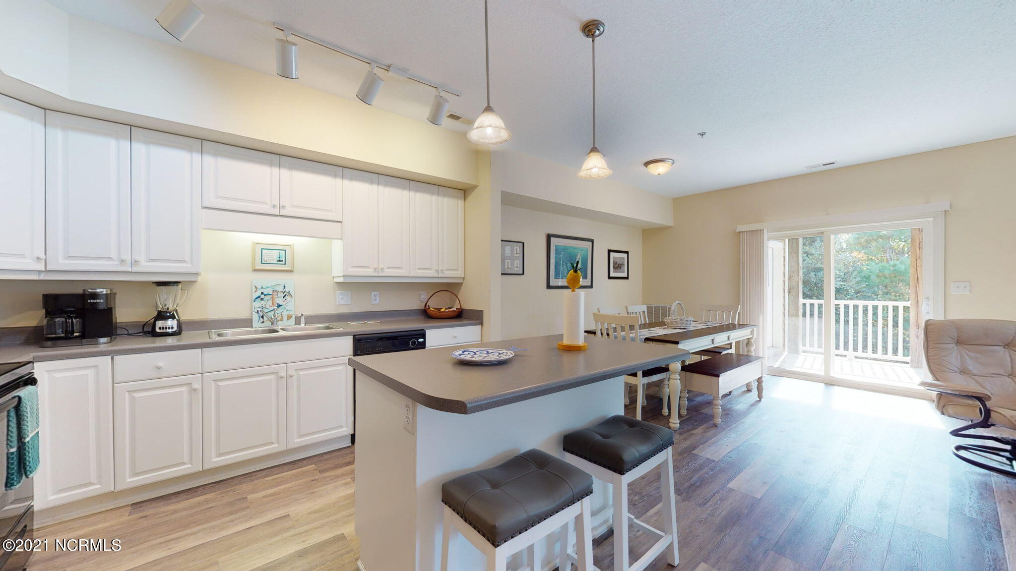 100 Lighthouse Lane, Unit B2 Cedar Point, NC 28584 - Photo 6 of 32 ae02e147-d405-479e-a0a4-75b0bac9a103