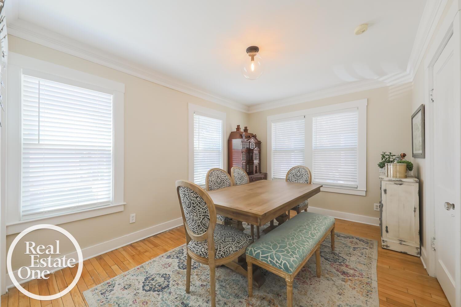 881 Nottingham Road Grosse Pointe, MI 48230 - Photo 11 of 25 50174598-12466c30-6ab7-4ee8-91b5-bc34a8b63f2d.JPG