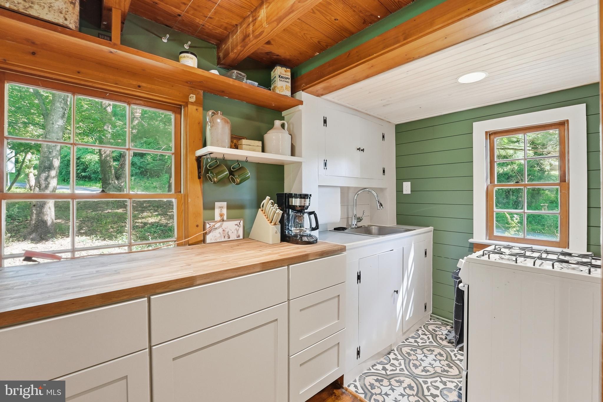 10 Ashby Road Sperryville, VA 22740 - Photo 43 of 70 Guest Cabin on the Hill kitchen