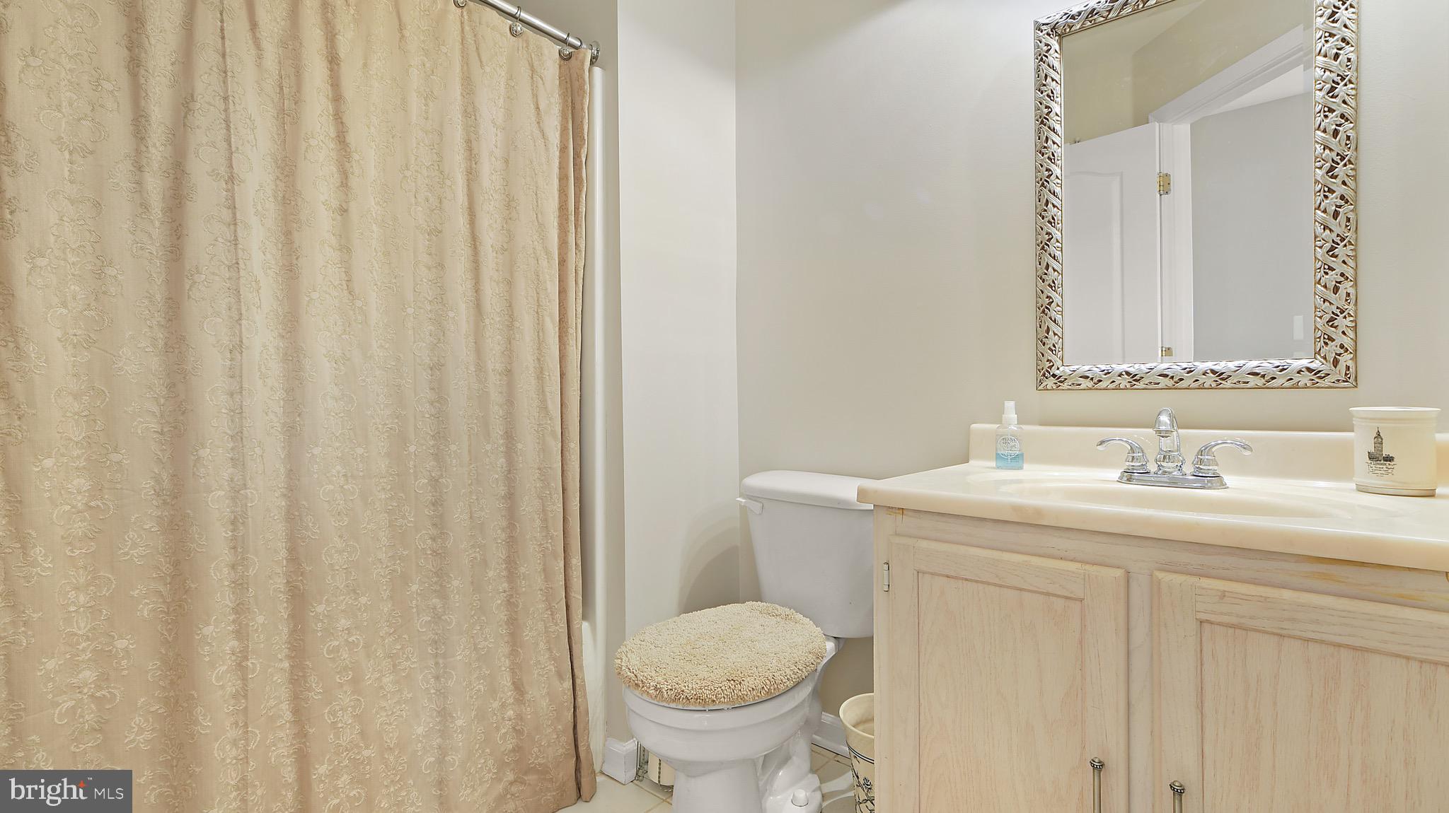 78 Johnson Road Pasadena, MD 21122 - Photo 22 of 40 upper level main bath