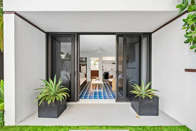 $7,150,000 | 3100 South Ocean Boulevard, Unit 203S, Palm Beach, FL 33480