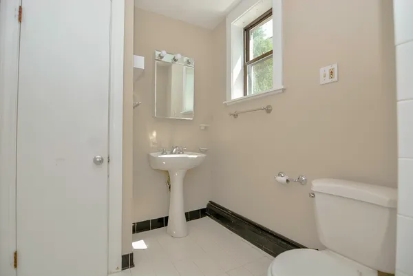 $2,800 | 1441 West Warner Avenue, Unit 1, Chicago, IL 60613