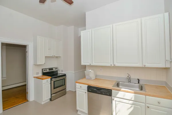 $2,800 | 1441 West Warner Avenue, Unit 1, Chicago, IL 60613