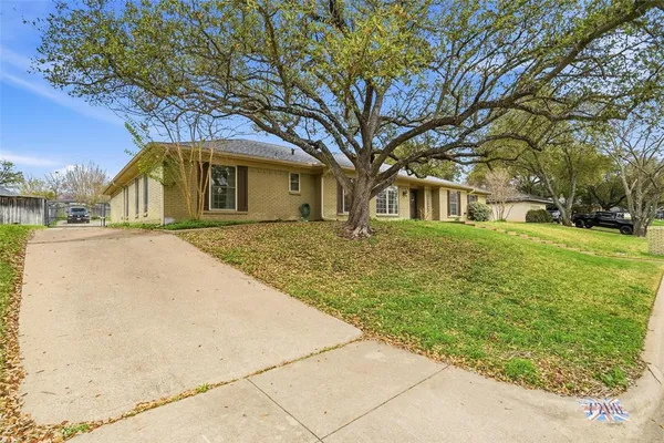 $640,000 | 7208 Tamarack Road, Benbrook, TX 76116