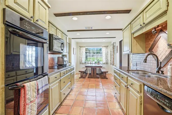 $640,000 | 7208 Tamarack Road, Benbrook, TX 76116