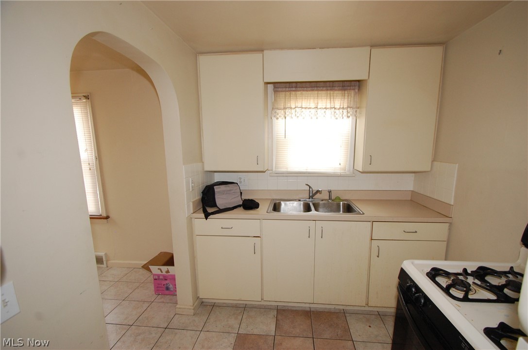 122 Shields Road Youngstown, OH 44512 - Photo 4 of 18 Gallery Image 4