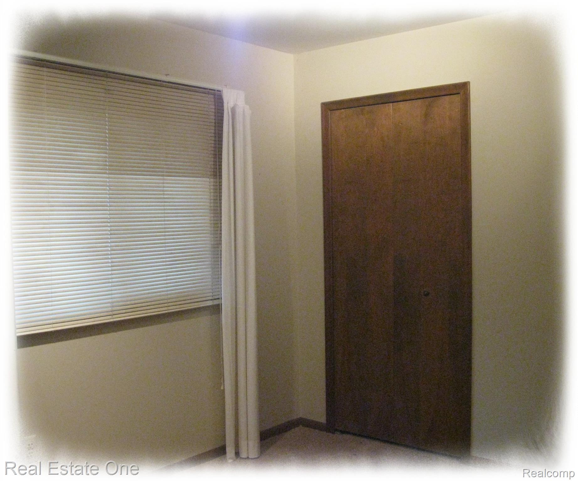 40425 Willis Road Belleville, MI 48111 - Photo 16 of 36 Bedroom