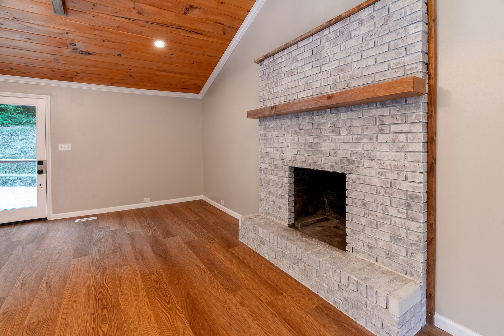 378 Contentment Road Makanda, IL 62958 - Photo 6 of 40 Gallery Image 6