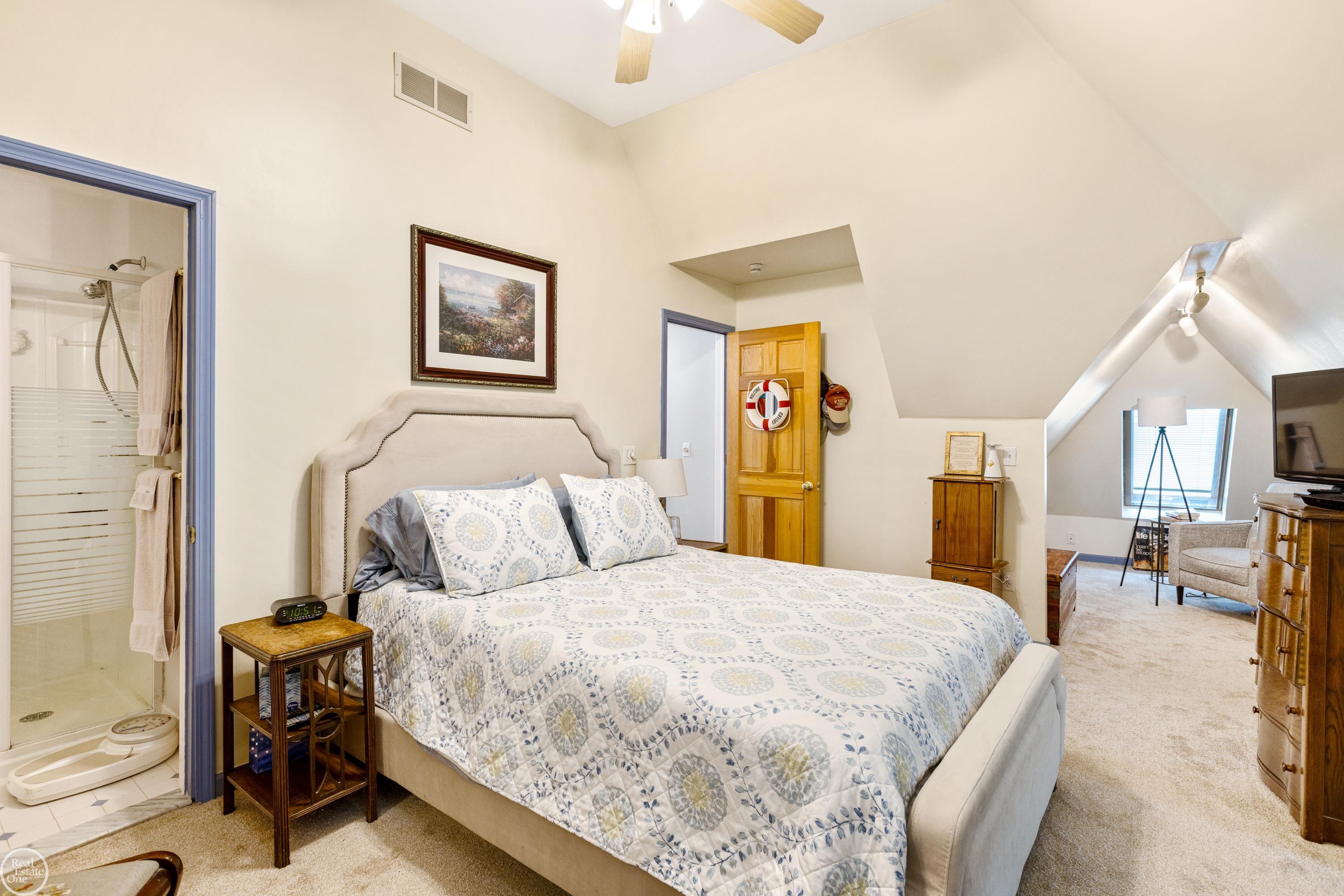 930 Barrington Road Grosse Pointe, MI 48230 - Photo 22 of 40 50130173-AE10AD54-61A3-4D94-B9F4-7A3CF81ACF40.JPG