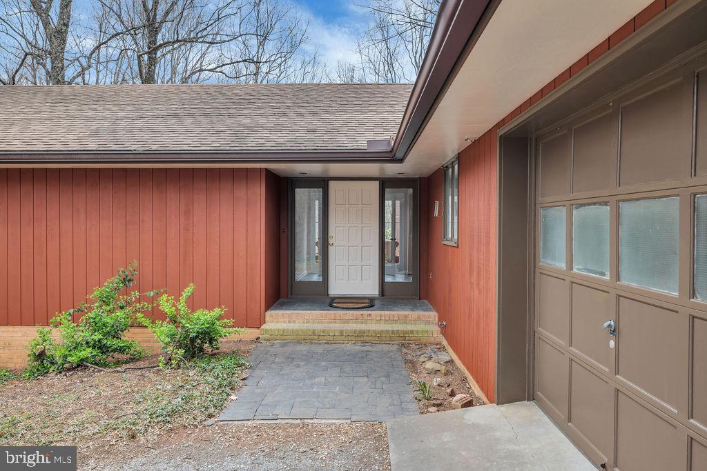 1493 Smith Run Road Bentonville, VA 22610 - Photo 10 of 40 Front / Entry