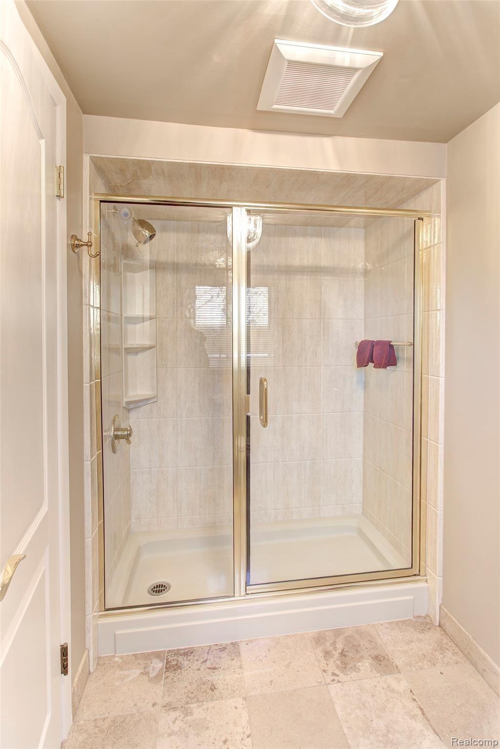 2506 Ridge Drive Troy, MI 48098 - Photo 18 of 42 39.jpg