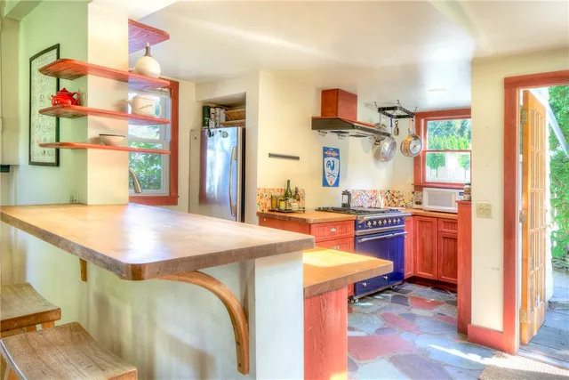 $2,190,000 | 24 Old Beach Road, Newport, RI 02840