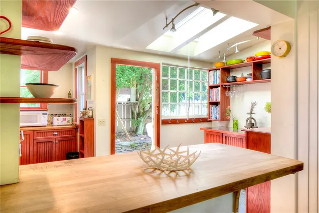 $2,190,000 | 24 Old Beach Road, Newport, RI 02840