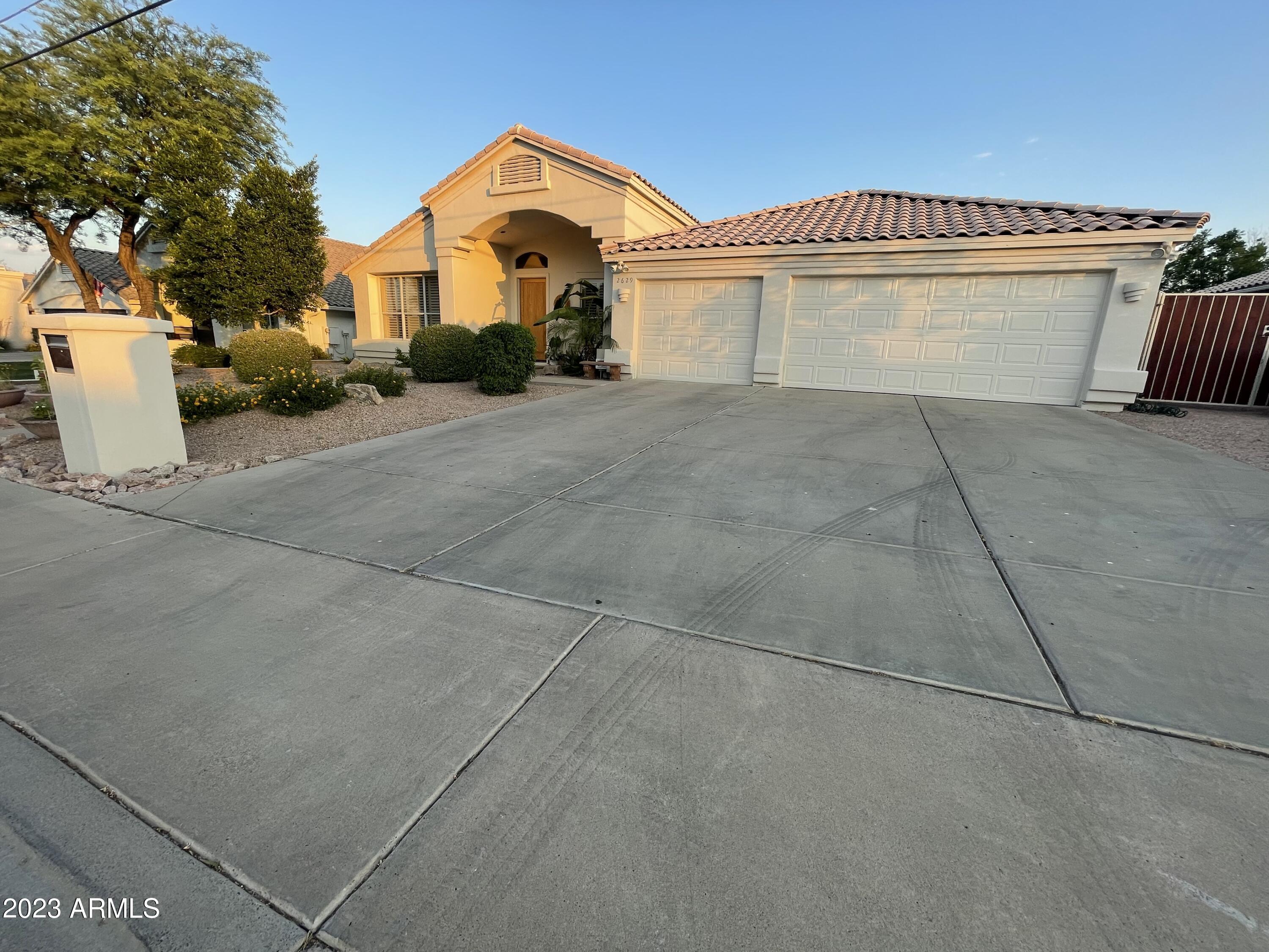 2629 East Mountain View Road Phoenix, AZ 85028 - Photo 3 of 28 5C30A6D4-B738-4A15-91CF-B16CDC0B4867
