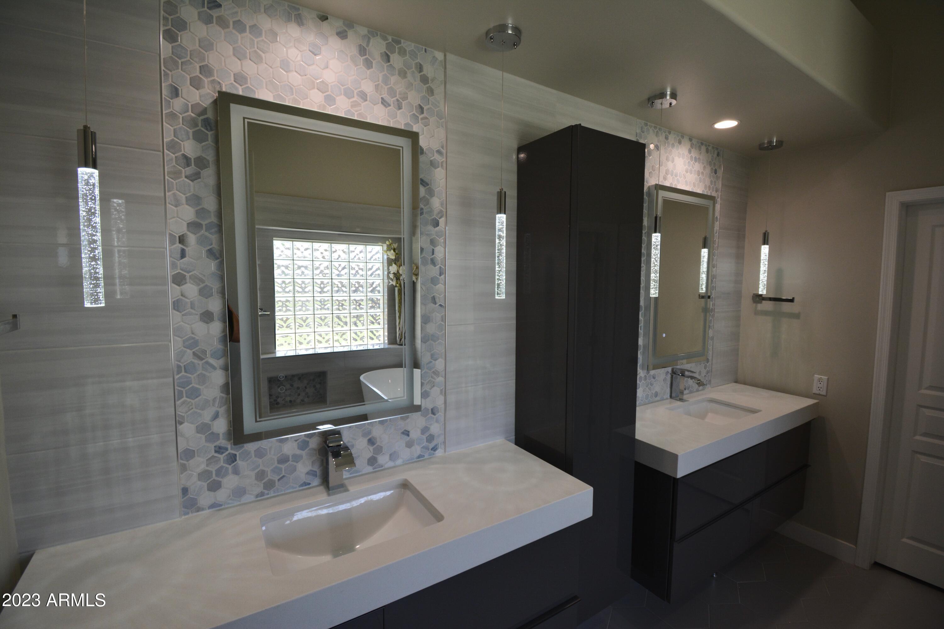 2629 East Mountain View Road Phoenix, AZ 85028 - Photo 4 of 28 DSC_0004