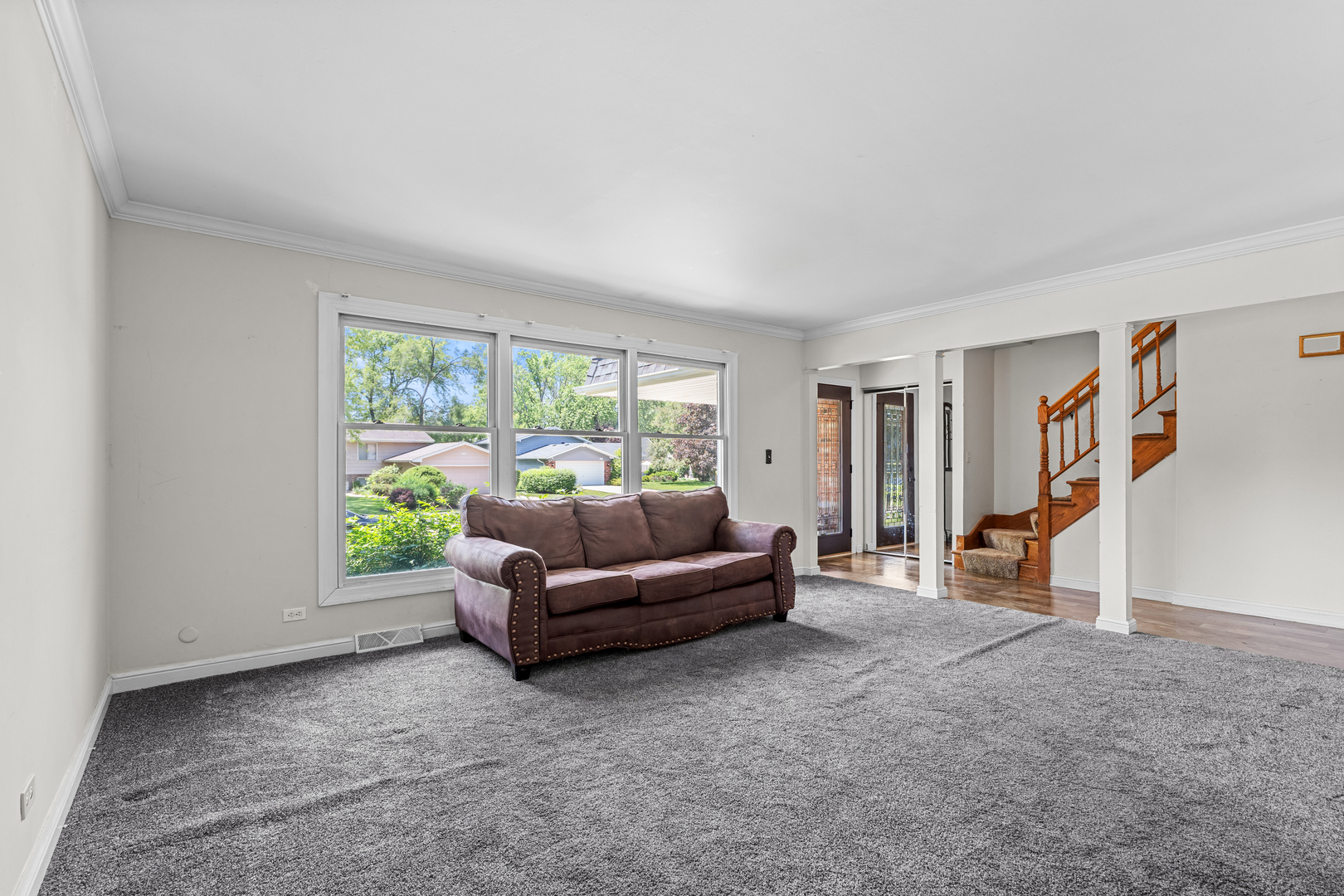 533 Beck Road Lindenhurst, IL 60046 - Photo 3 of 24
