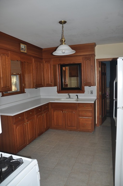 5 Larson Road Wilmington, MA 01887 - Photo 11 of 30 Gallery Image 11