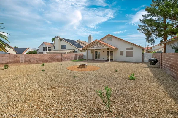 $2,400 | 405 Crater Court, Henderson, NV 89014
