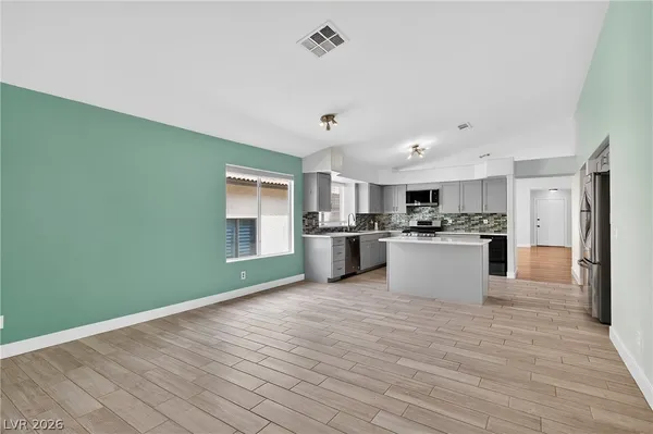 $2,400 | 405 Crater Court, Henderson, NV 89014