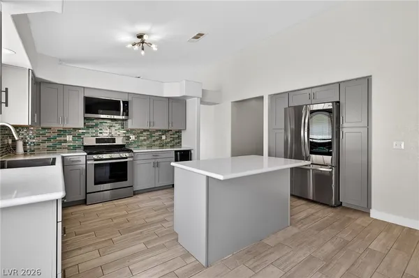 $2,400 | 405 Crater Court, Henderson, NV 89014