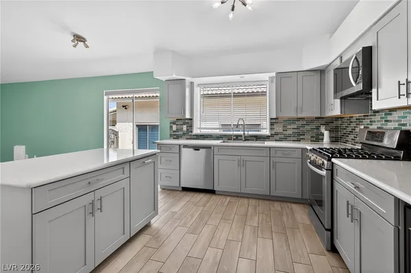 $2,400 | 405 Crater Court, Henderson, NV 89014