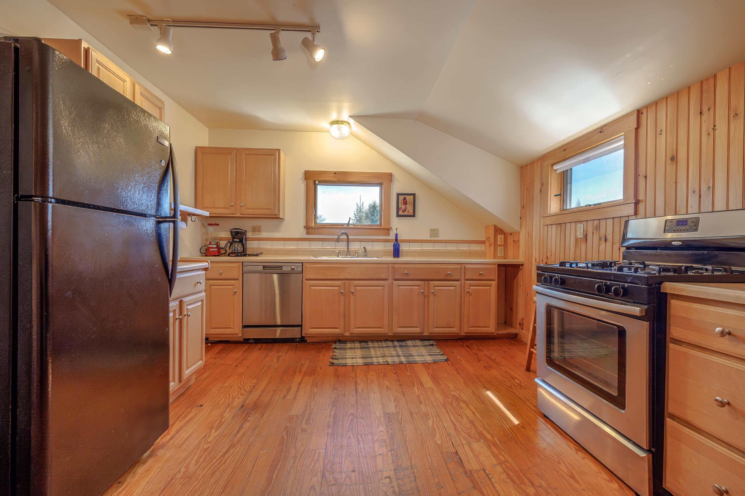6 Sea Street Mount Desert, ME 04662 - Photo 76 of 100 2nd floor rear building