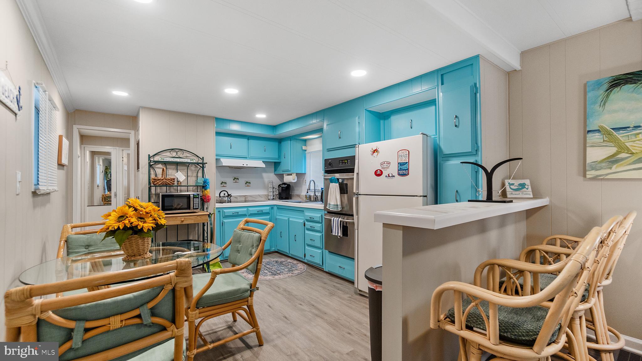 13324 Nantucket Road Ocean City, MD 21842 - Photo 22 of 45 a work place with furniture and wooden floor