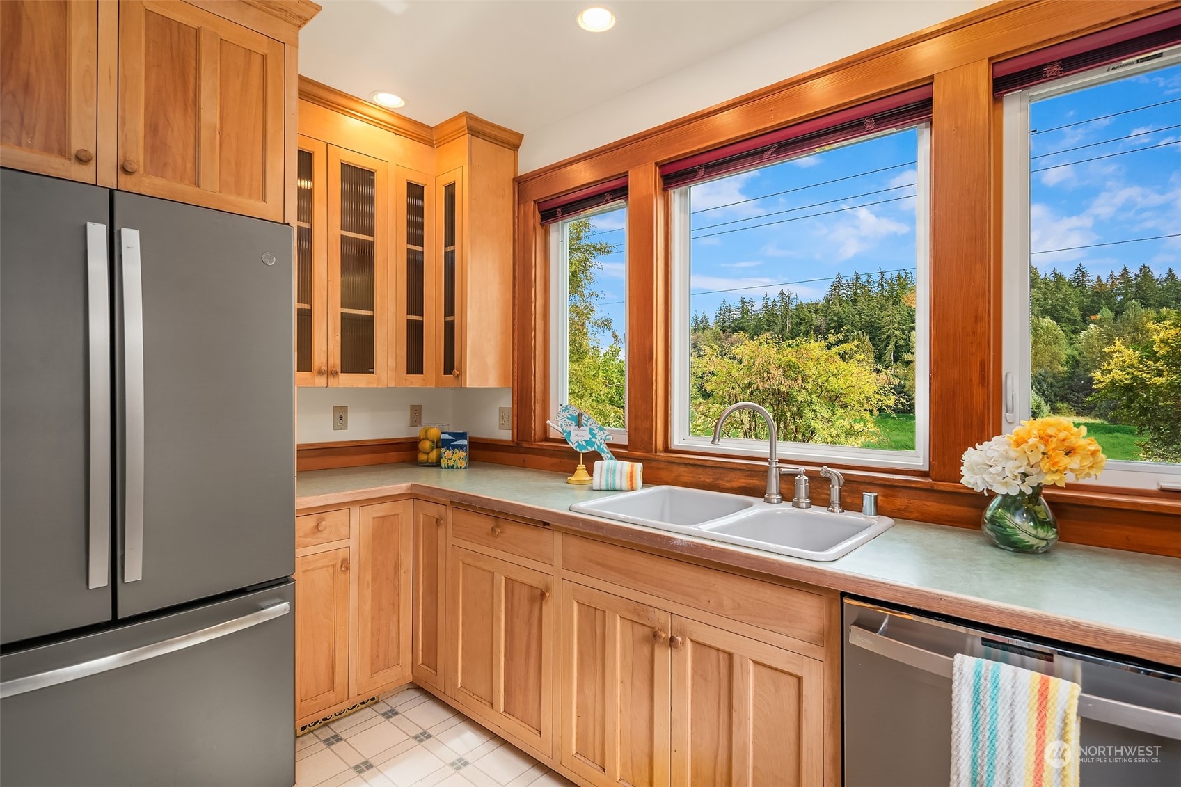 19589 Kelleher Road Burlington, WA 98233 - Photo 11 of 39 a kitchen with stainless steel appliances a sink and cabinets