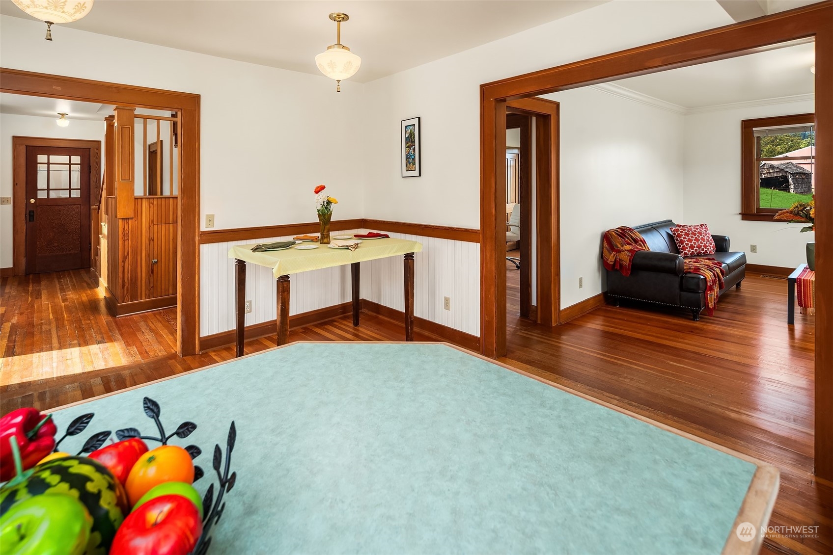 19589 Kelleher Road Burlington, WA 98233 - Photo 14 of 39 a living room with furniture and a table
