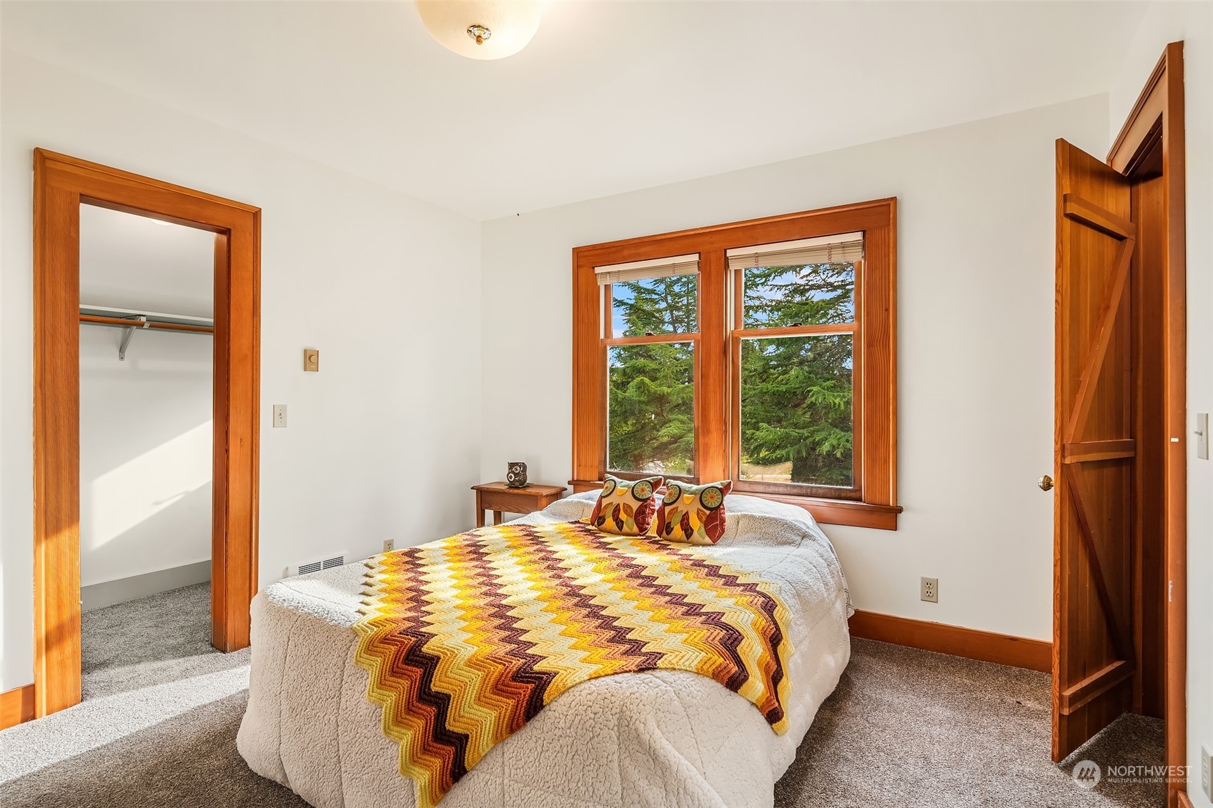 19589 Kelleher Road Burlington, WA 98233 - Photo 24 of 39 a spacious bedroom with a bed and a window