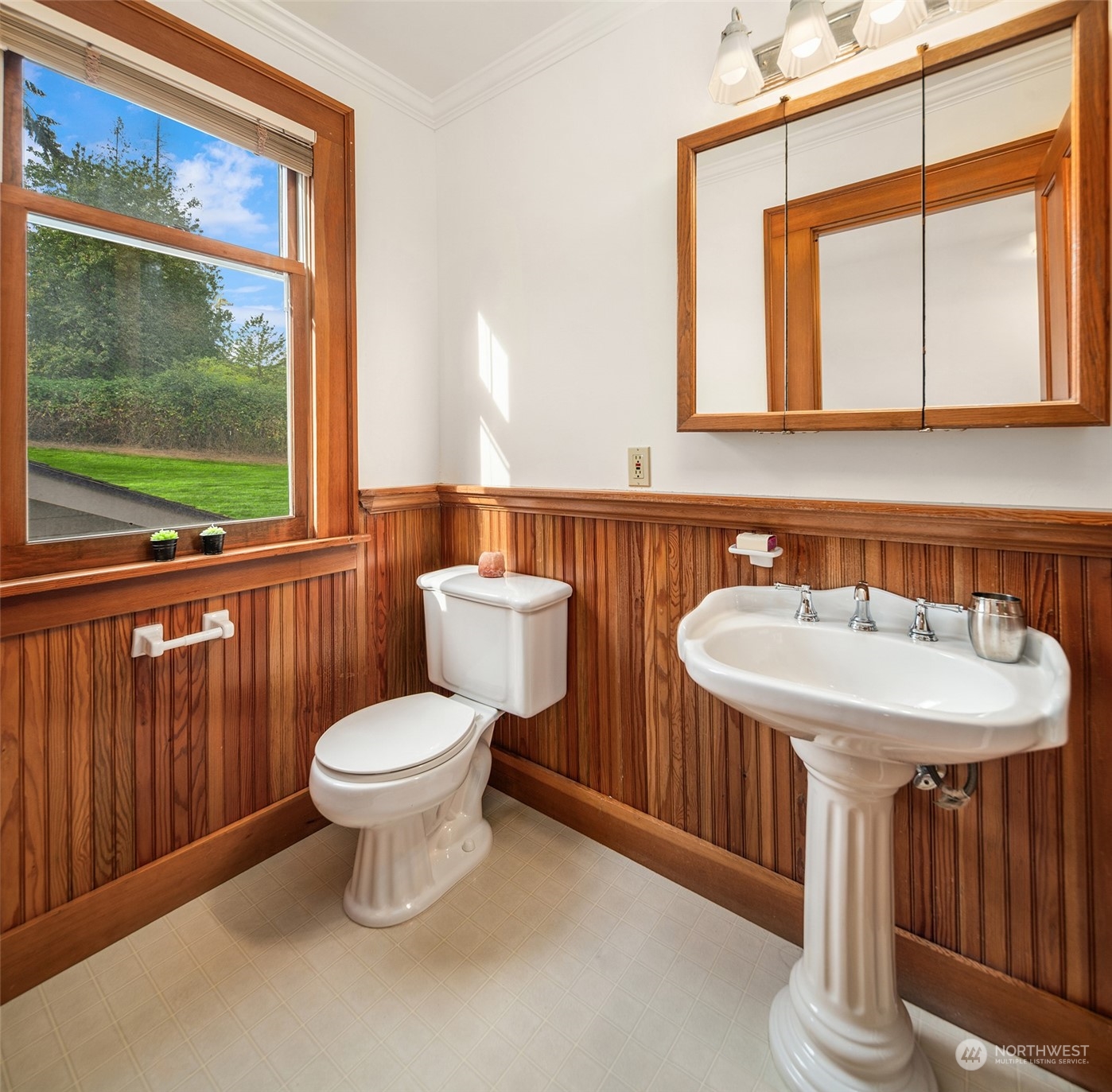 19589 Kelleher Road Burlington, WA 98233 - Photo 25 of 39 a bathroom with a toilet a sink and a mirror
