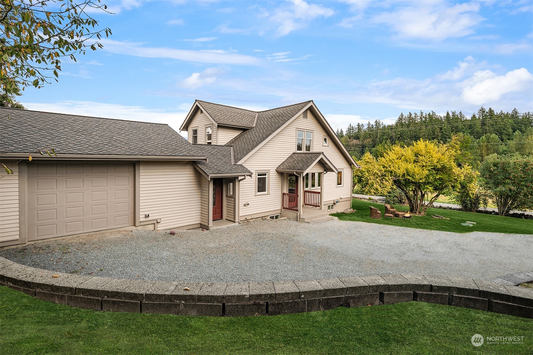 19589 Kelleher Road Burlington, WA 98233 - Photo 28 of 39 front view of house with a yard