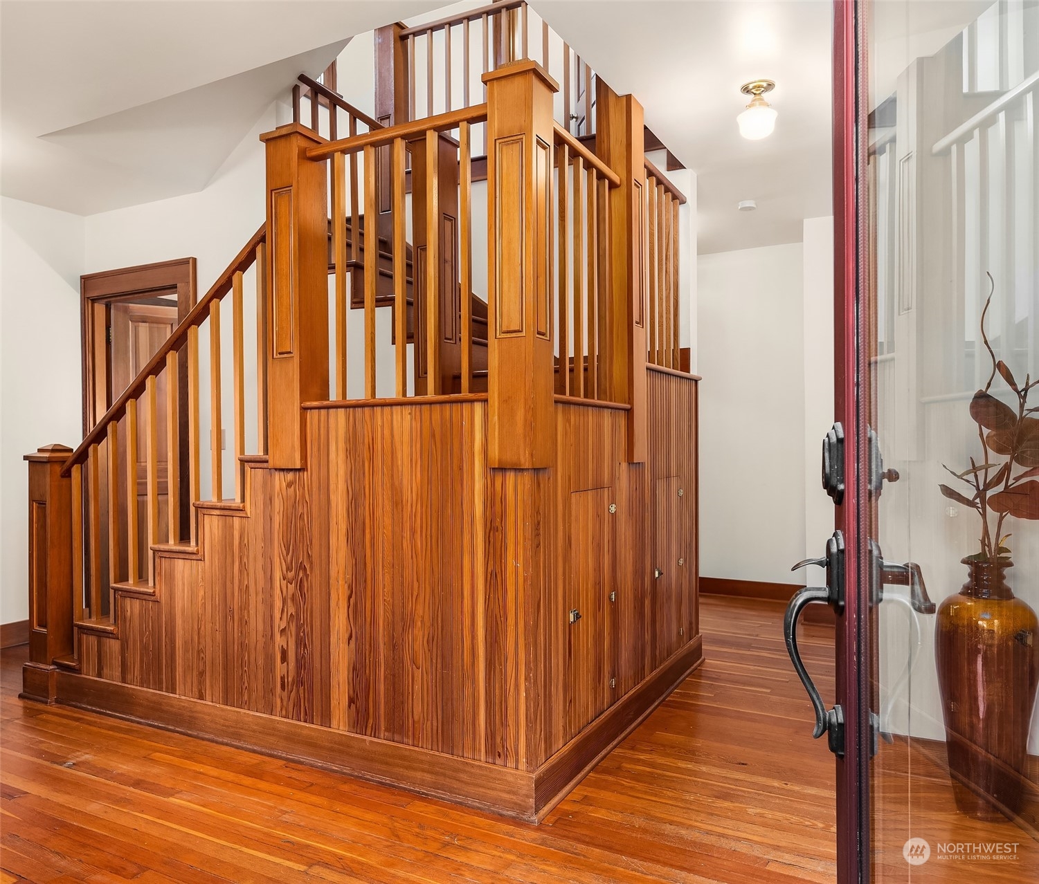 19589 Kelleher Road Burlington, WA 98233 - Photo 6 of 39 a view of entryway with wooden floor