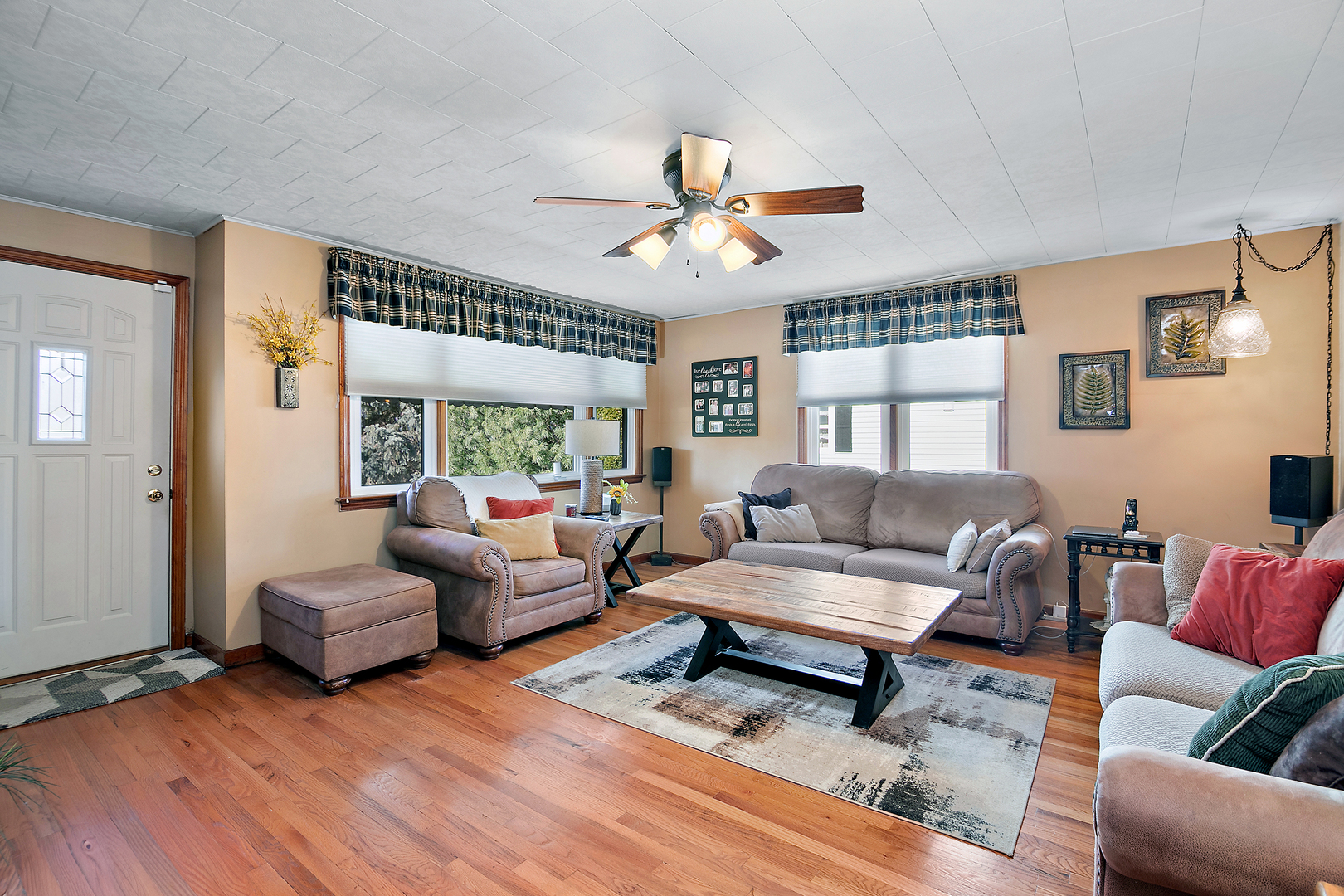 460 South Winfield Avenue Kankakee, IL 60901 - Photo 12 of 28 a living room with furniture and a large window