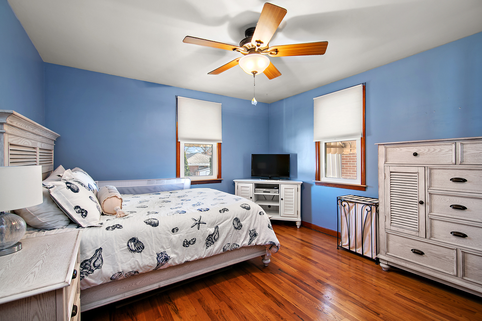 460 South Winfield Avenue Kankakee, IL 60901 - Photo 20 of 28 a bedroom with a bed and a flat screen tv