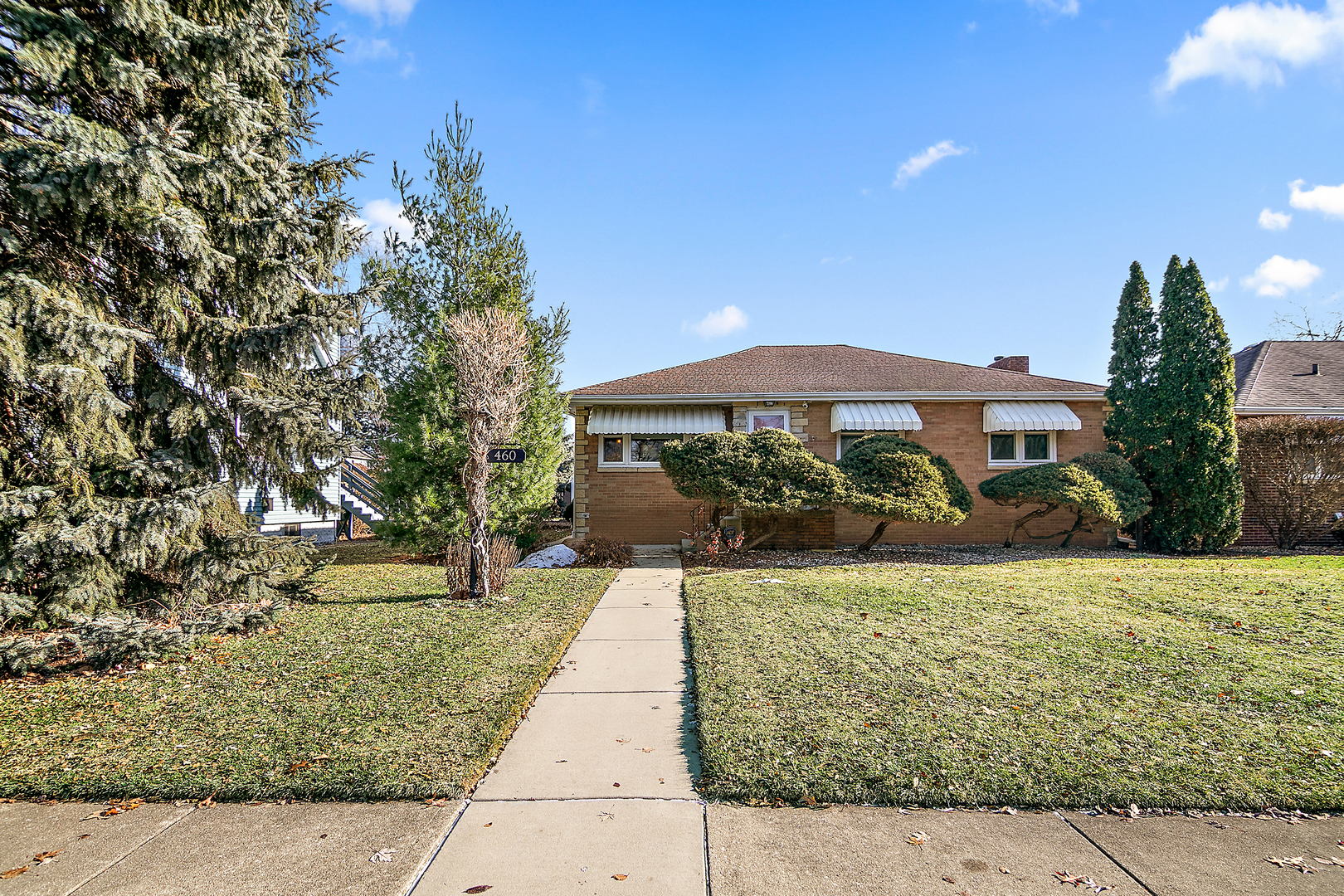 460 South Winfield Avenue Kankakee, IL 60901 - Photo 2 of 28 a front view of a house with garden