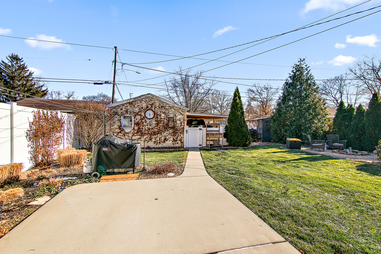 460 South Winfield Avenue Kankakee, IL 60901 - Photo 4 of 28 a view of a swimming pool with a patio