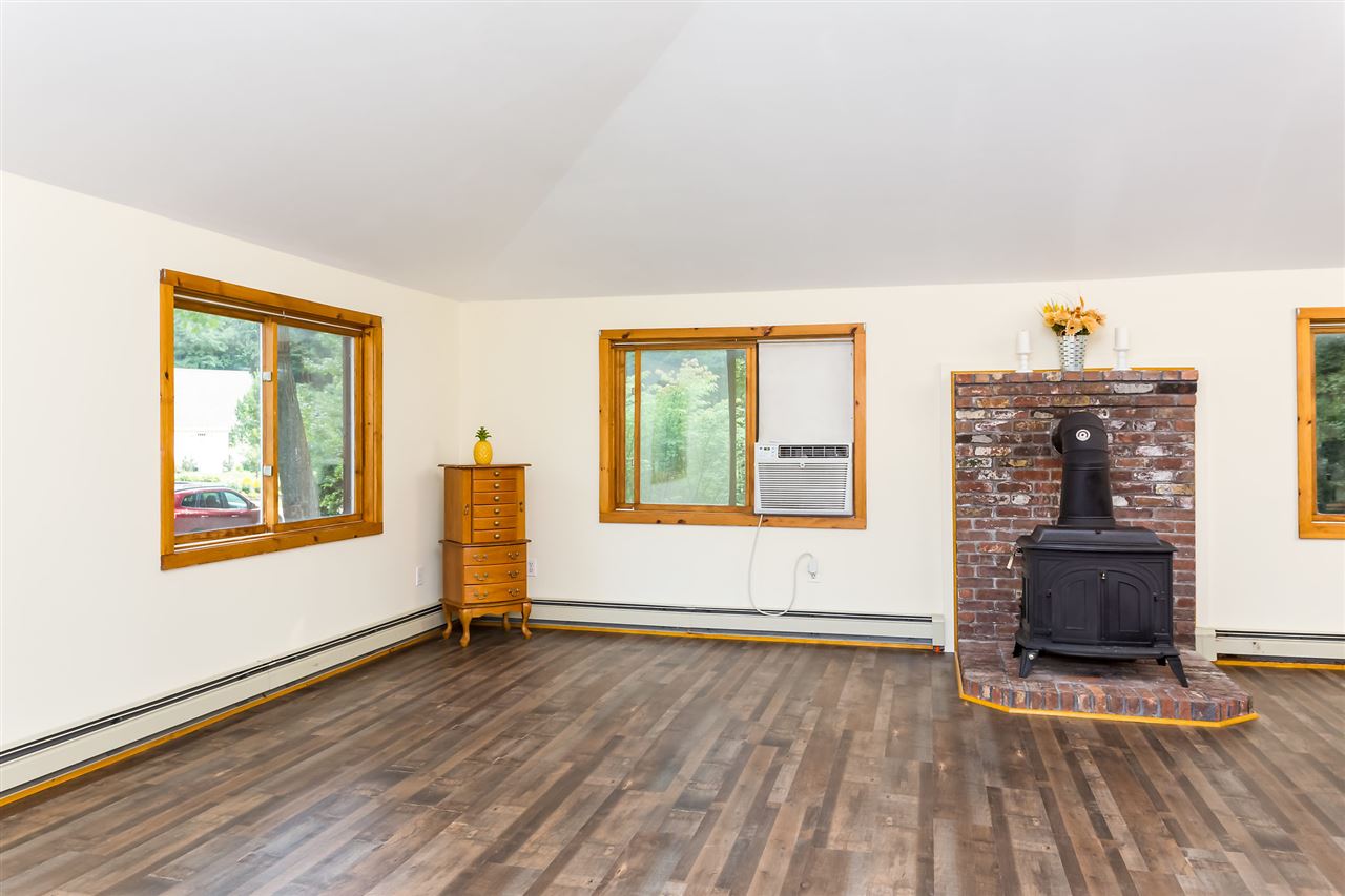 29 Hemlock Street Rochester, NH 03867 - Photo 3 of 40