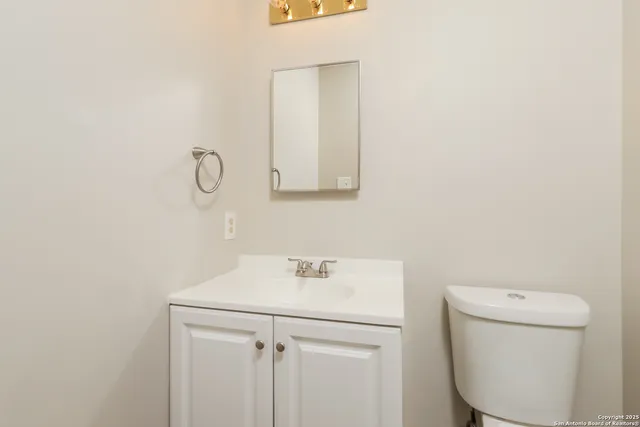 $2,345 | 13406 Forum, Universal City, TX 78148