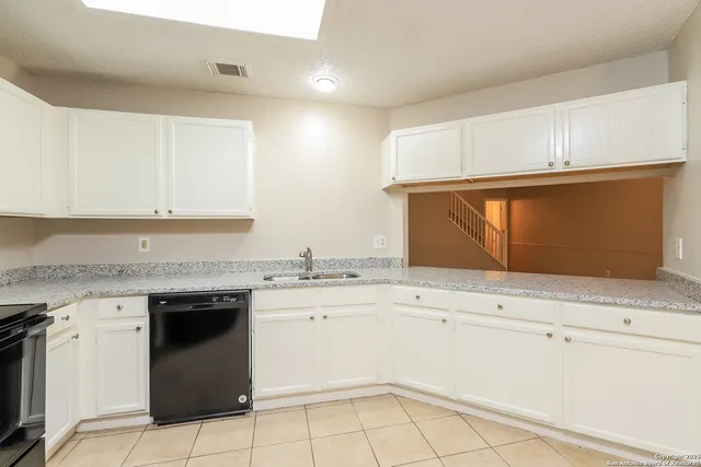 $2,345 | 13406 Forum, Universal City, TX 78148