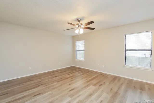 $2,345 | 13406 Forum, Universal City, TX 78148